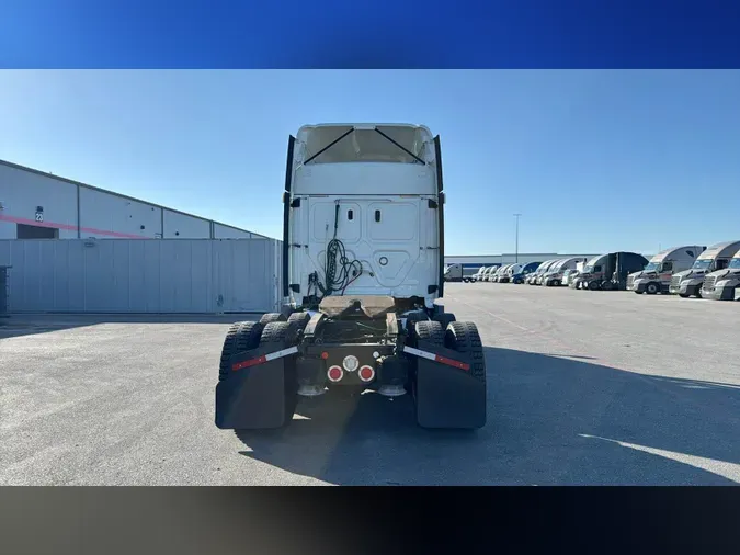 2019 Freightliner Cascadia 126