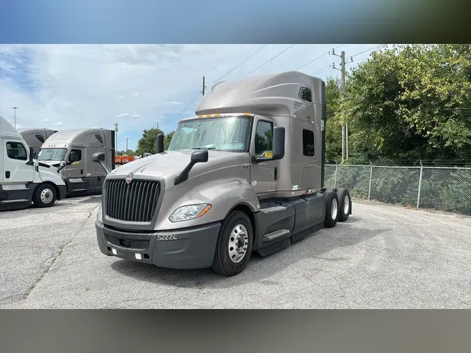 2022 International LT