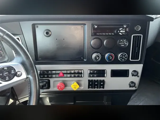 2019 FREIGHTLINER CA126