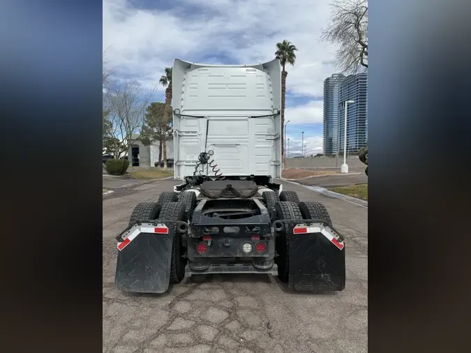 2019 VOLVO VNL64T-760