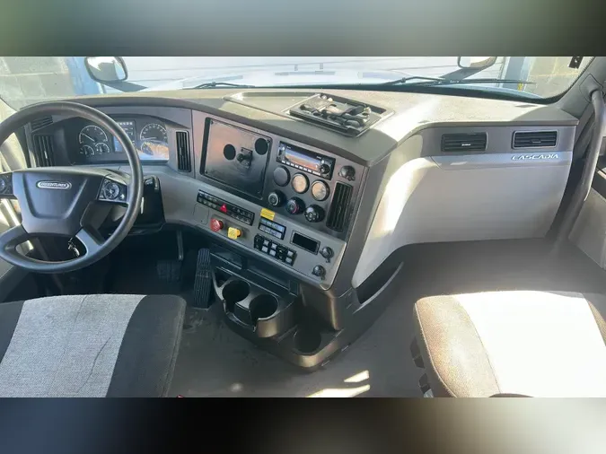 2021 Freightliner Cascadia 126