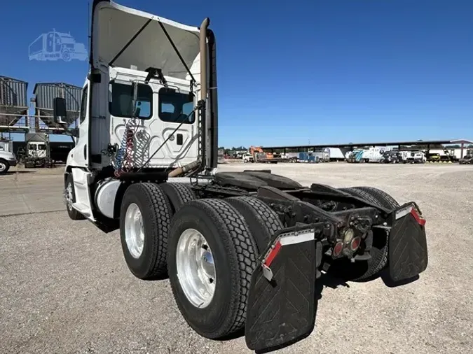 2015 FREIGHTLINER CASCADIA 113