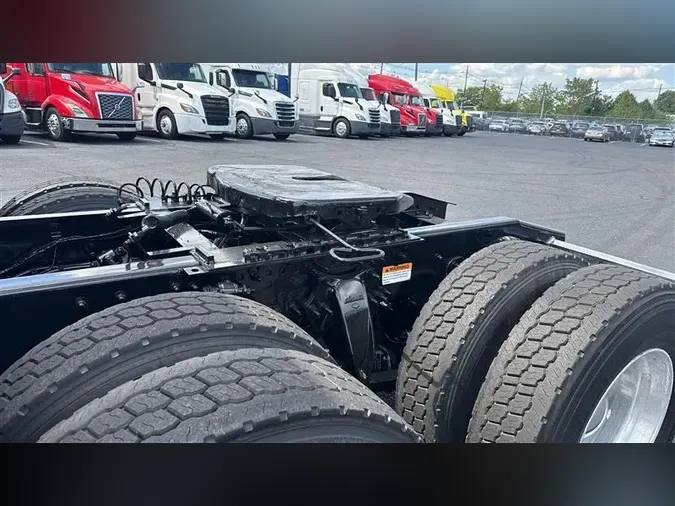 2021 FREIGHTLINER CA126