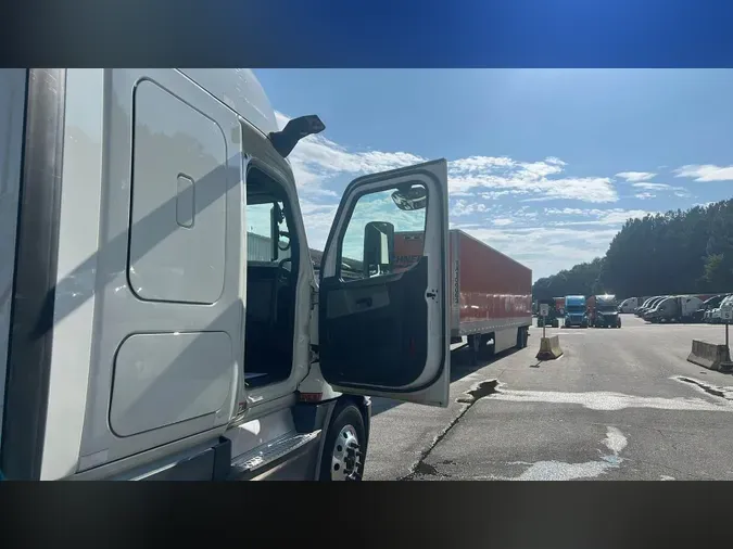 2020 Freightliner Cascadia 126