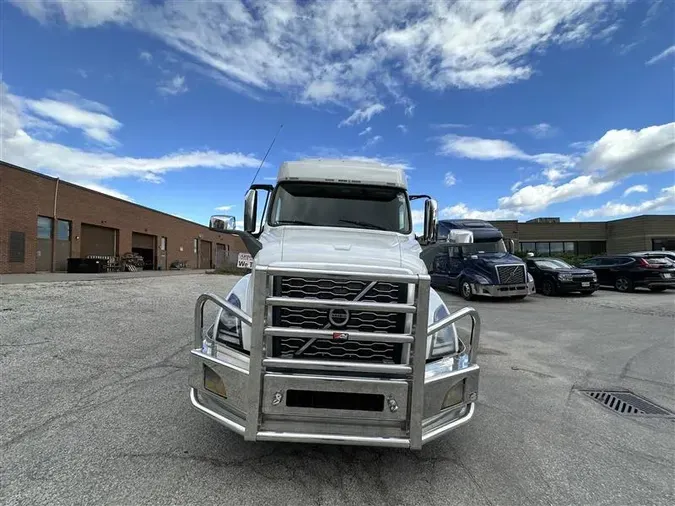 2019 VOLVO VNL740