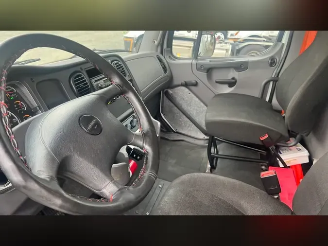 2016 FREIGHTLINER M2 106