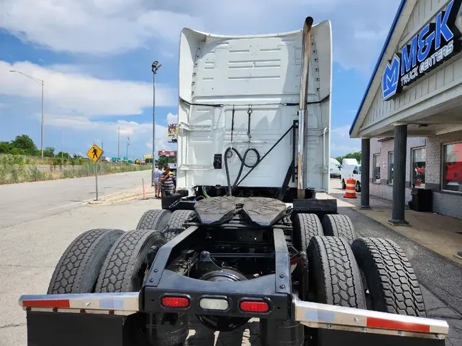 2019 VOLVO VNL64T760