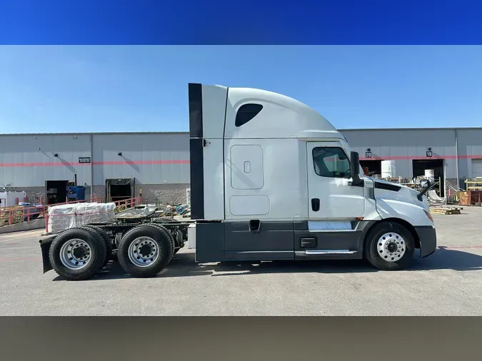 2022 Freightliner Cascadia 126