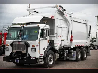 2025 PETERBILT 520