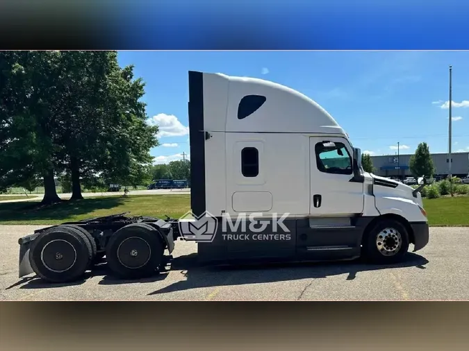 2020 FREIGHTLINER Cascadia 126