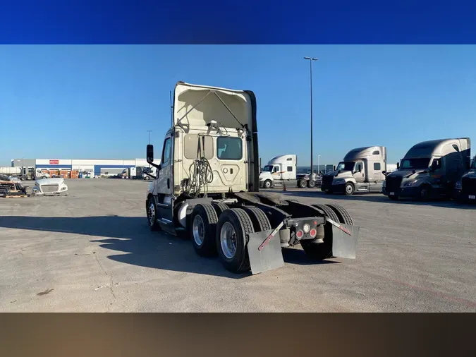 2019 Freightliner Cascadia 126