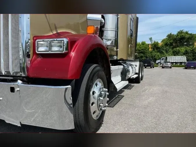 2019 Kenworth W900