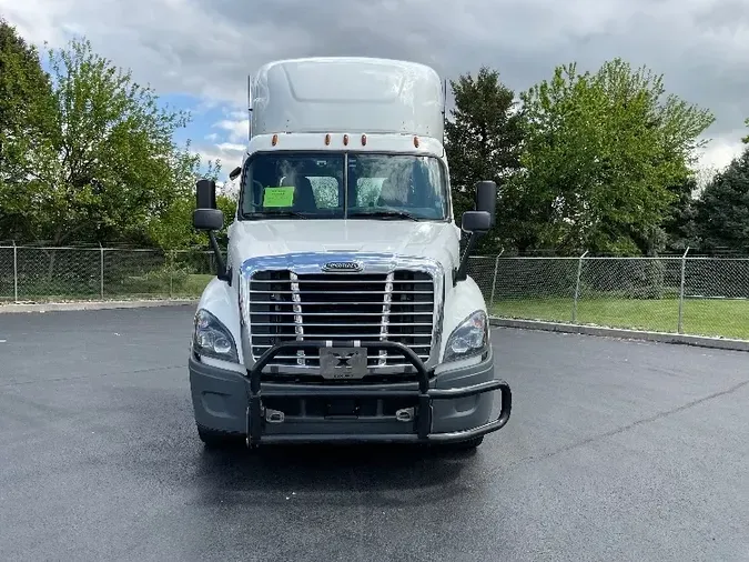 2019 Freightliner X12564ST