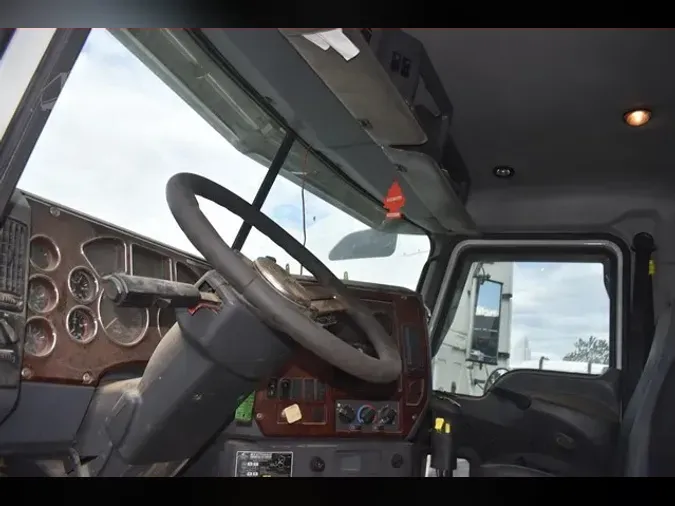 2013 MACK GRANITE GU713