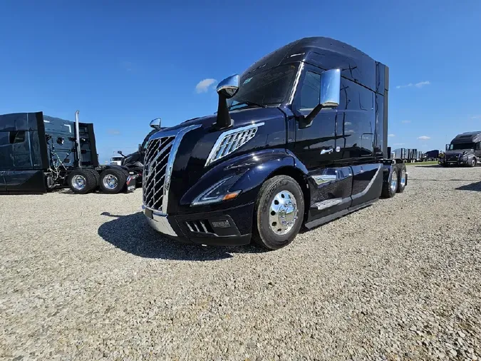 2025 VOLVO VNL64TV04