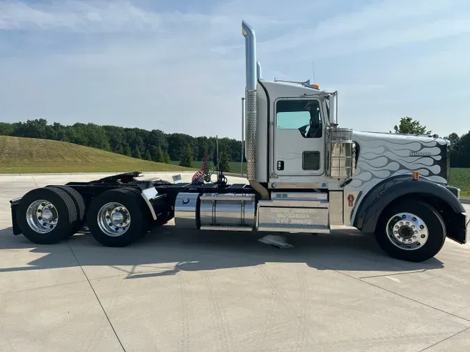 2023 Kenworth W900L