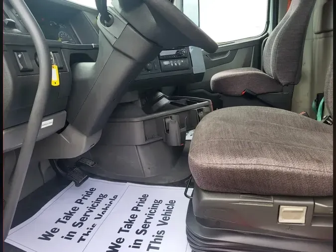 2019 VOLVO VNL64TRACTOR
