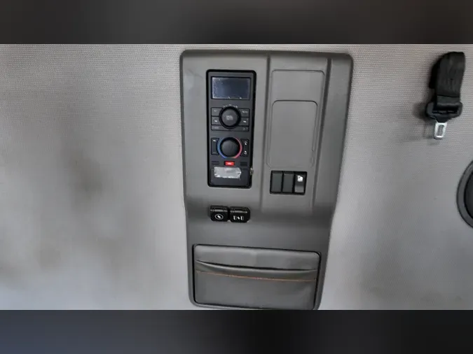 2019 VOLVO VNL64T760