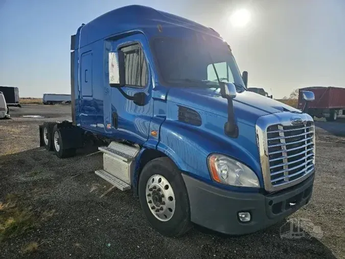 2015 FREIGHTLINER CASCADIA 113