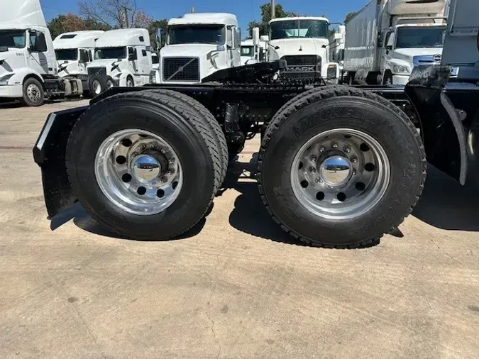 2019 VOLVO VNL64T760