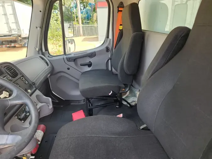 2014 FREIGHTLINER M2 106
