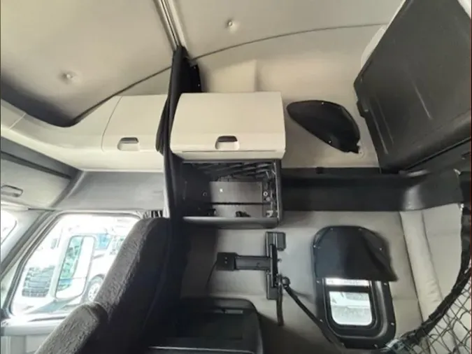 2020 Freightliner Cascadia 126