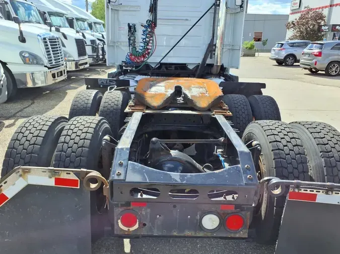 2020 VOLVO VNR64T-640
