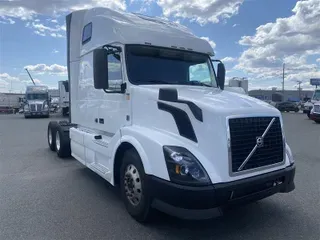 2015 VOLVO VNL670