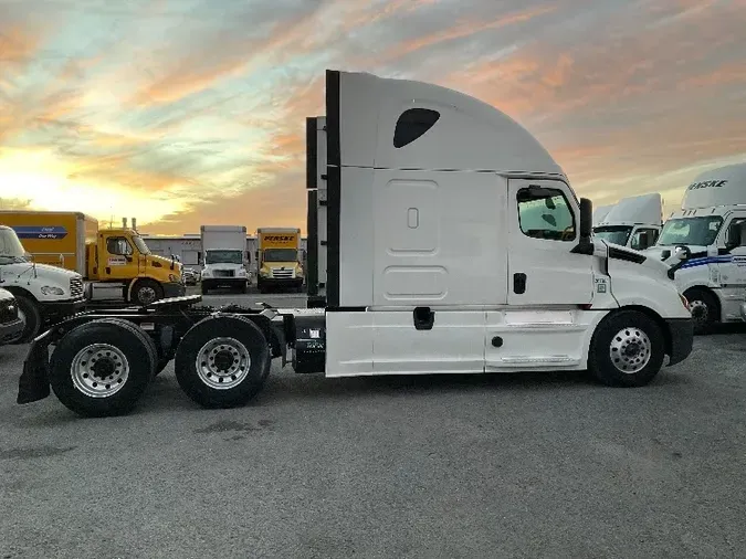 2020 Freightliner T12664ST