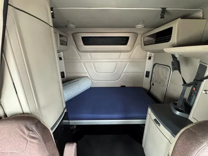 2022 Peterbilt 579bca2dc8550c14cd9b8c8865480fdaf3d