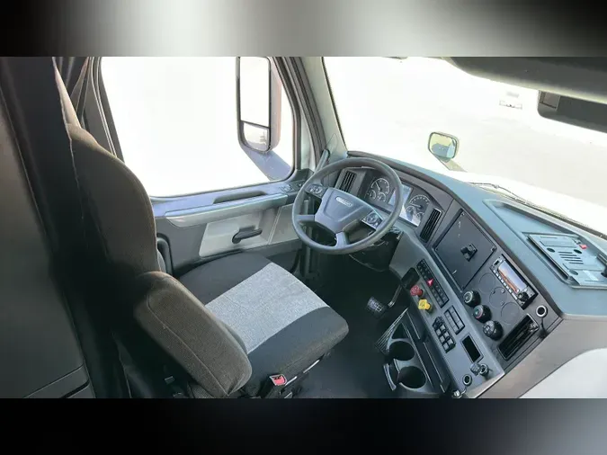 2021 Freightliner Cascadia 126
