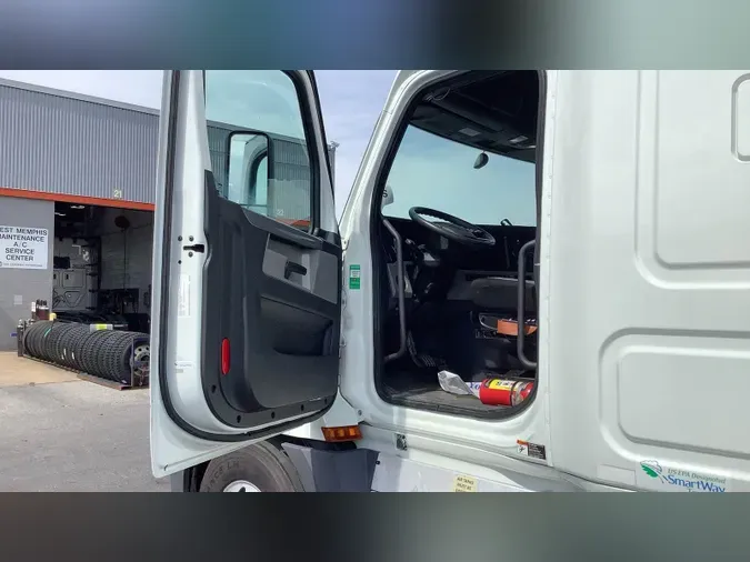 2020 Freightliner Cascadia 126