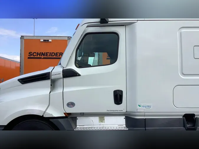 2022 Freightliner Cascadia 126