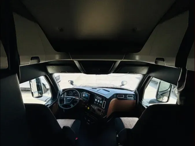 2023 Freightliner Cascadia 126