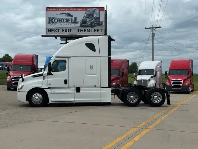 2022 FREIGHTLINER Cascadia 126bcb68f83043d66fe7a63c25c3b090f63