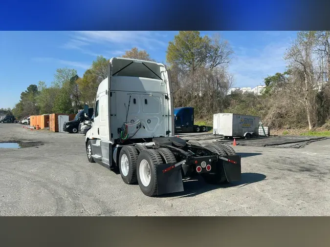 2021 Freightliner Cascadia 126