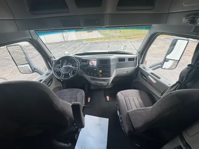 2022 Peterbilt 579
