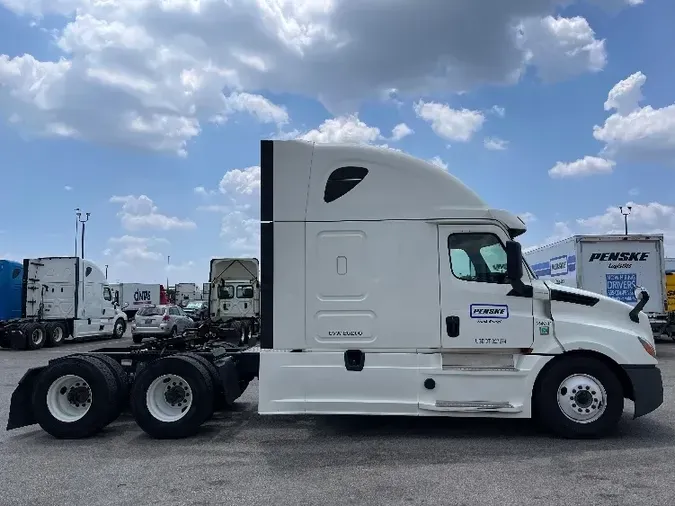 2018 Freightliner T12664ST