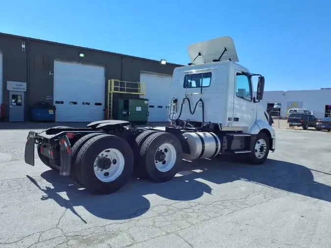 2019 VOLVO VNL64T-300