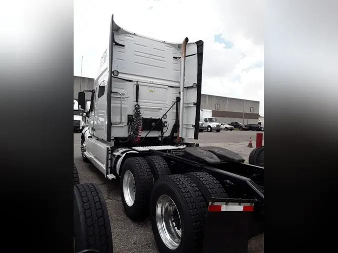 2020 VOLVO VNL64T-760