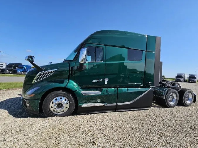 2025 VOLVO VNL64TV04