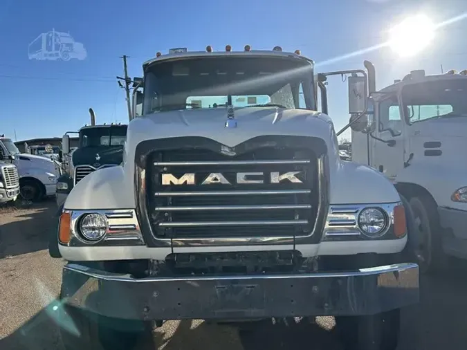 2003 MACK GRANITE CV713