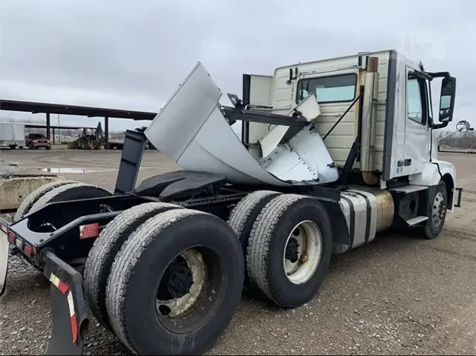 2016 VOLVO VNL64T300