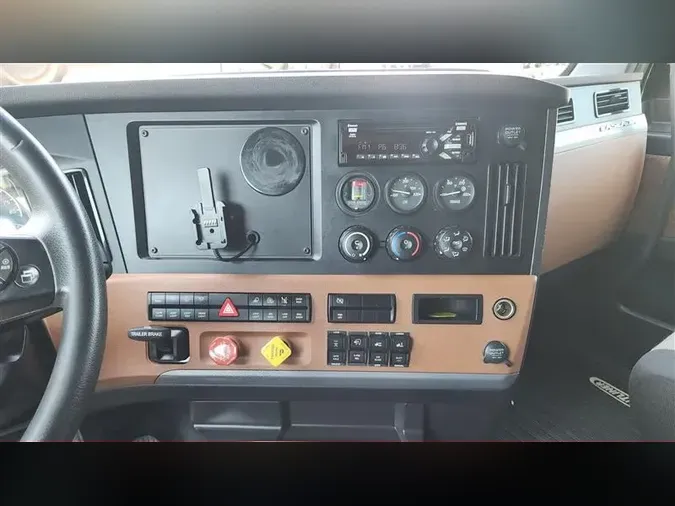 2021 FREIGHTLINER CA126