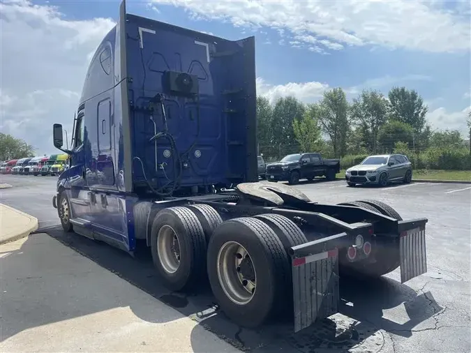 2021 FREIGHTLINER CA126