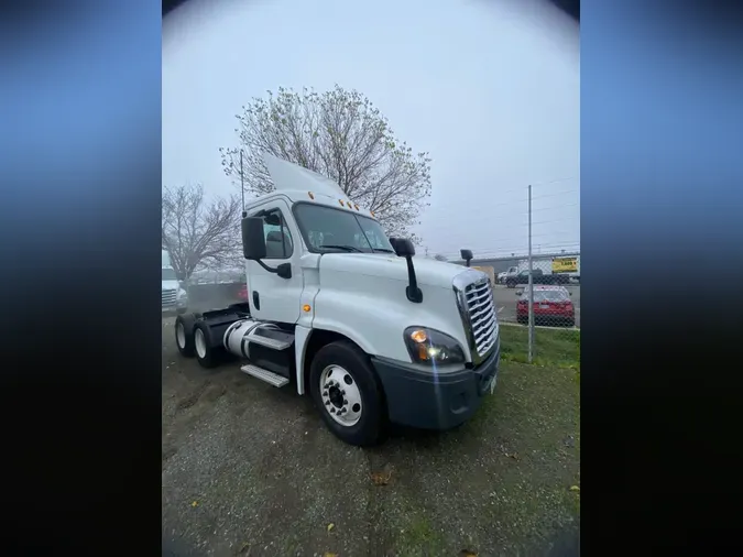 2018 FREIGHTLINER/MERCEDES CASCADIA 125
