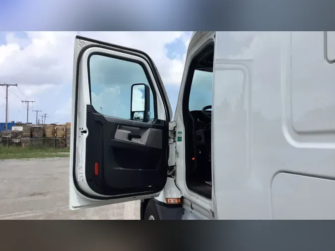2021 Freightliner Cascadia 126