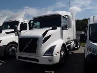 2020 VOLVO VNR64T-640