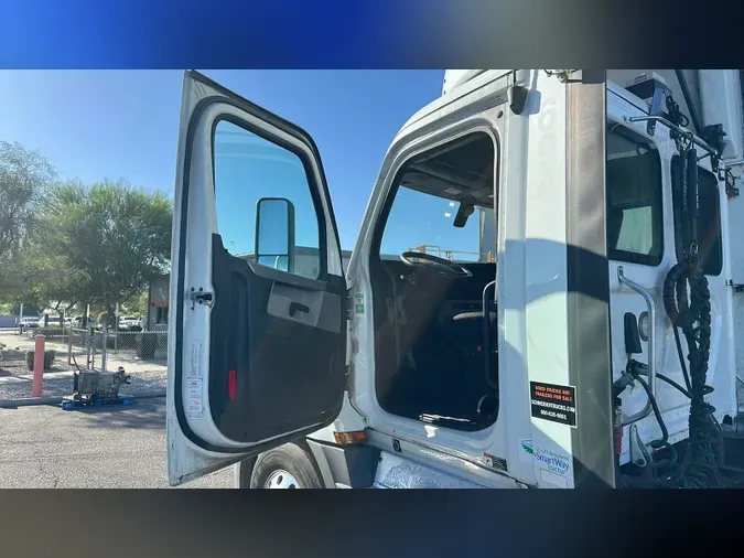 2019 Freightliner Cascadia 126bcd0dae976857448db8032175a2f660c