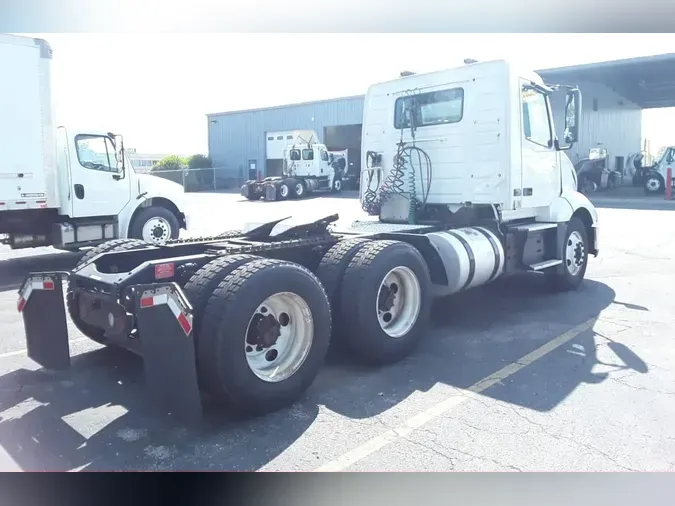 2019 VOLVO VNL64T-300